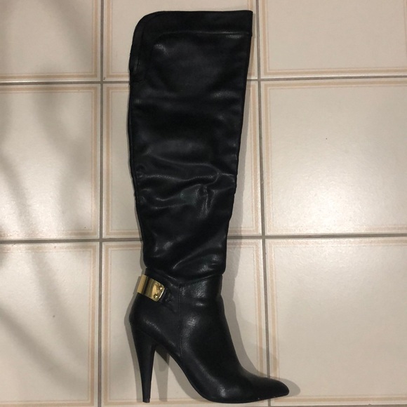 Ladies over the knee boots - Picture 3 of 3